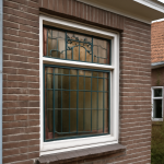 AI-illustratie bij: Isoleren van glas-in-loodramen als alternatief voor vervanging in huurwoningen